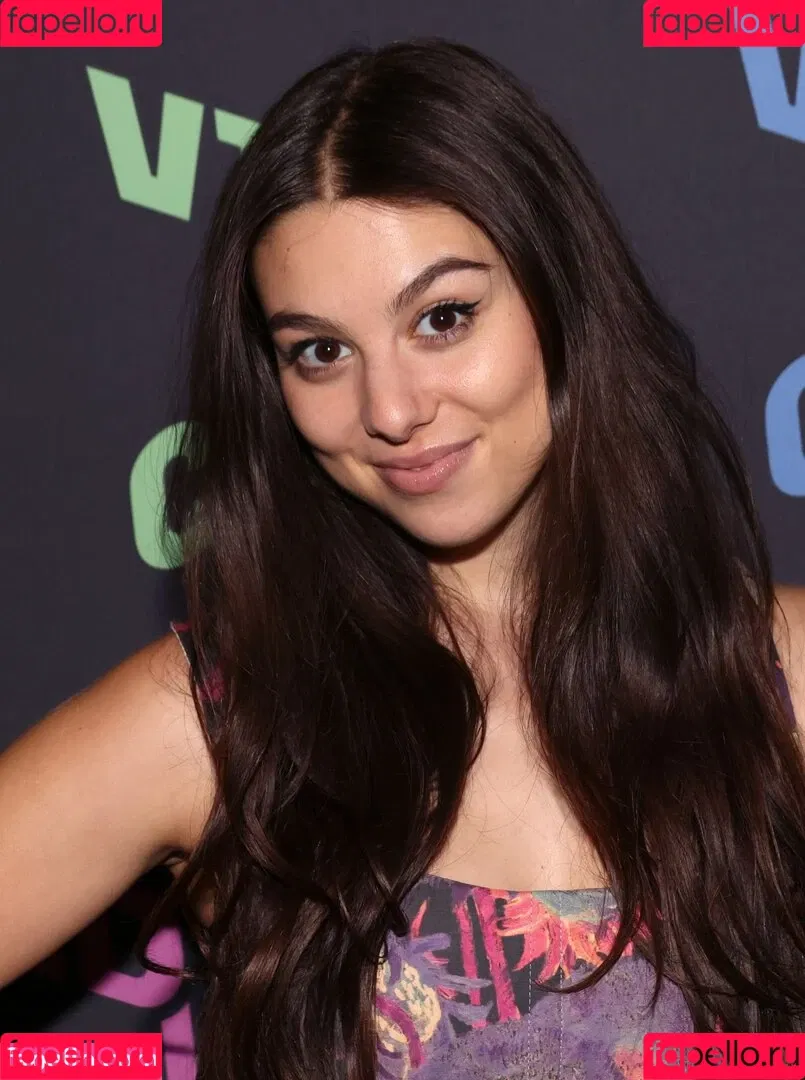 Kira Kosarin / kira_kosarin / kirakosarin Onlyfans Photo Gallery 