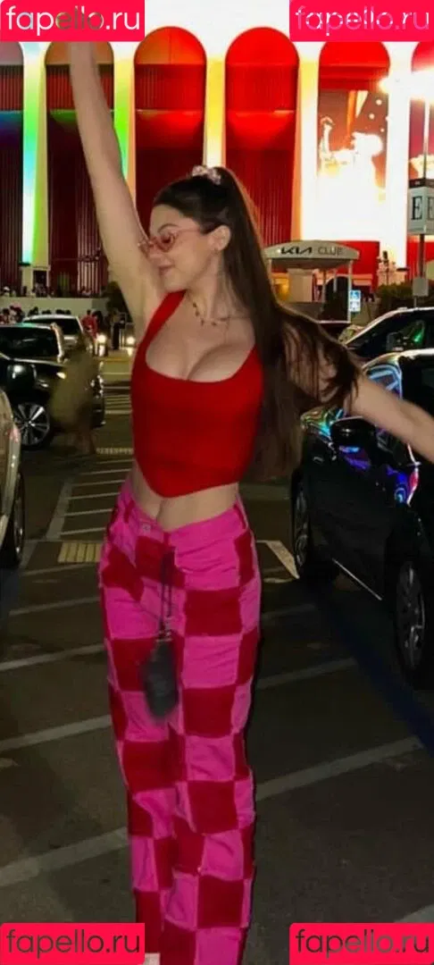 Kira Kosarin / kira_kosarin / kirakosarin Onlyfans Photo Gallery 