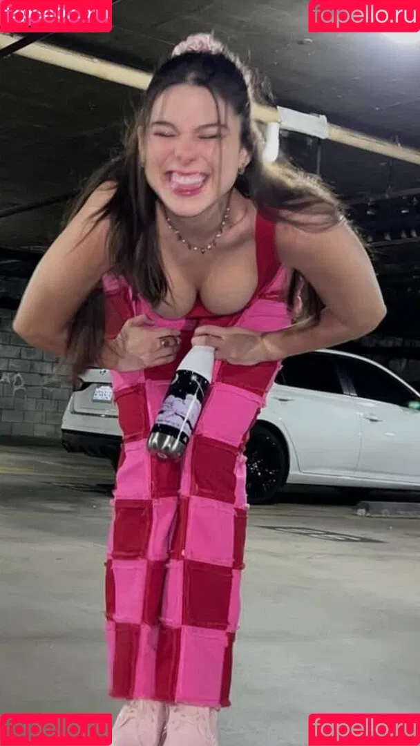 Kira Kosarin / kira_kosarin / kirakosarin Onlyfans Photo Gallery 