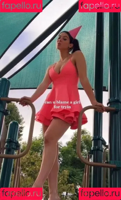 Kira Kosarin / kira_kosarin / kirakosarin Onlyfans Photo Gallery 