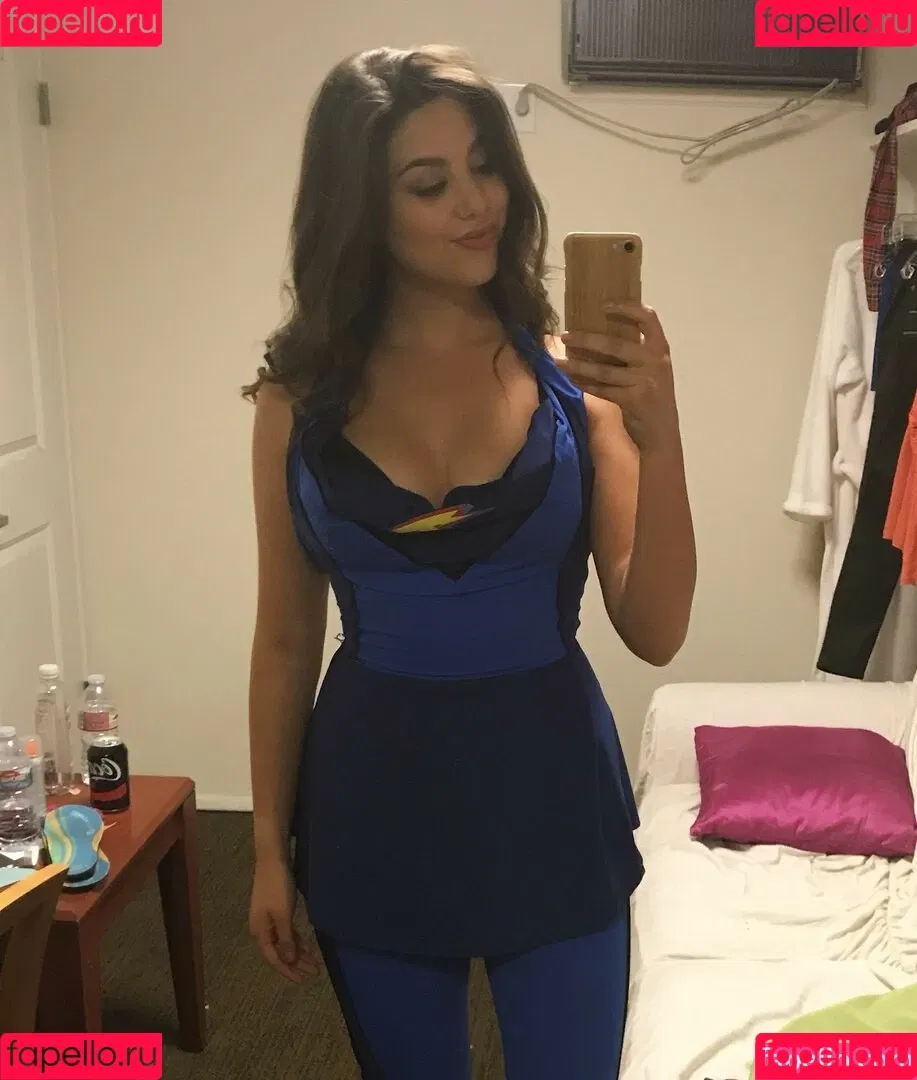 Kira Kosarin / kira_kosarin / kirakosarin Onlyfans Photo Gallery 