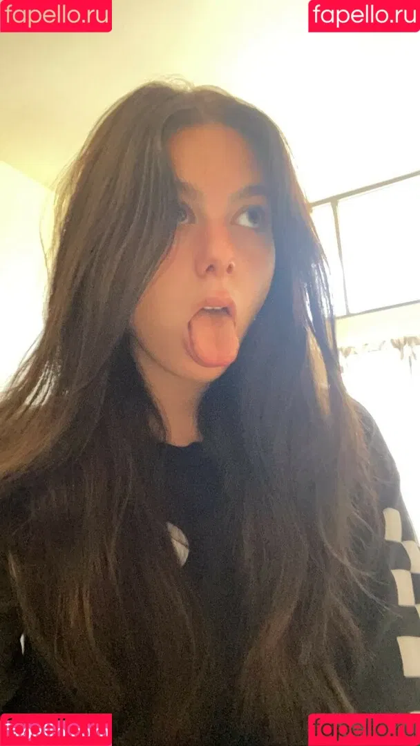 Kira Kosarin / kira_kosarin / kirakosarin Onlyfans Photo Gallery 