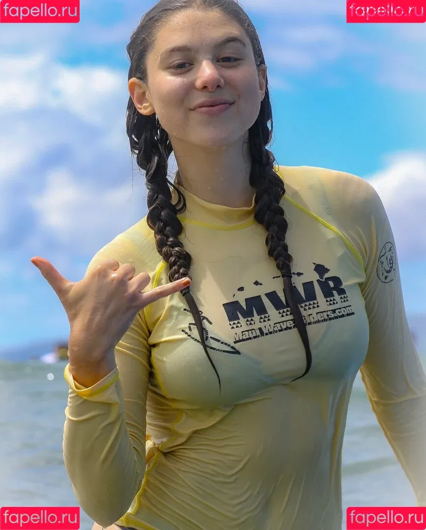 Kira Kosarin / kira_kosarin / kirakosarin Onlyfans Photo Gallery 