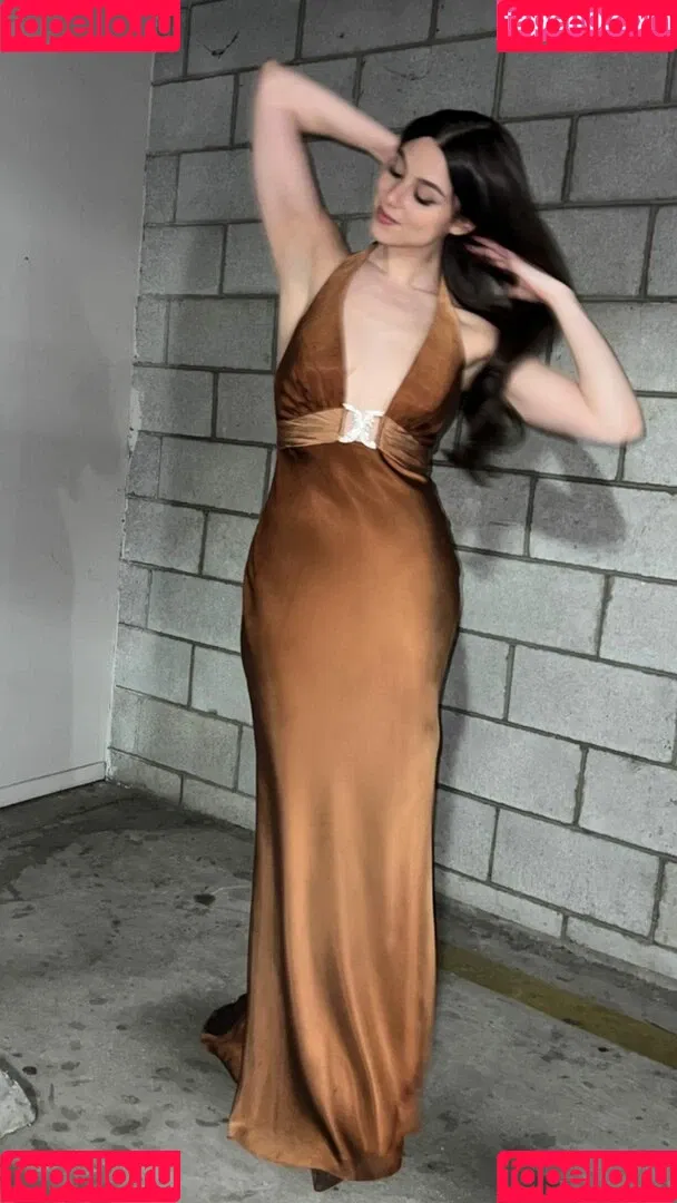 Kira Kosarin / kira_kosarin / kirakosarin Onlyfans Photo Gallery 
