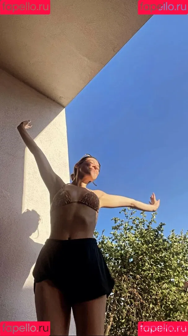 Kira Kosarin / kira_kosarin / kirakosarin Onlyfans Photo Gallery 