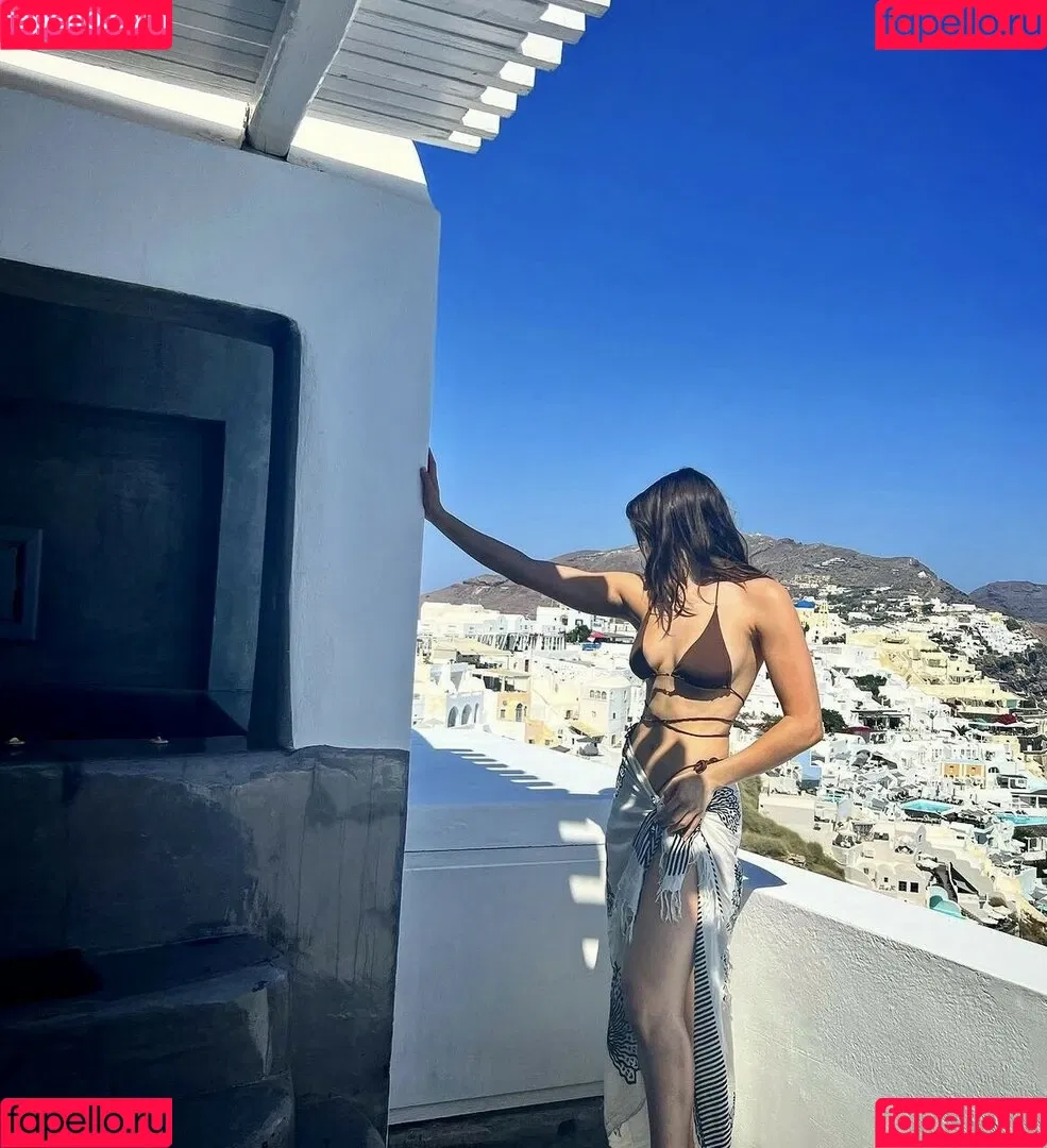 Kira Kosarin / kira_kosarin / kirakosarin Onlyfans Photo Gallery 