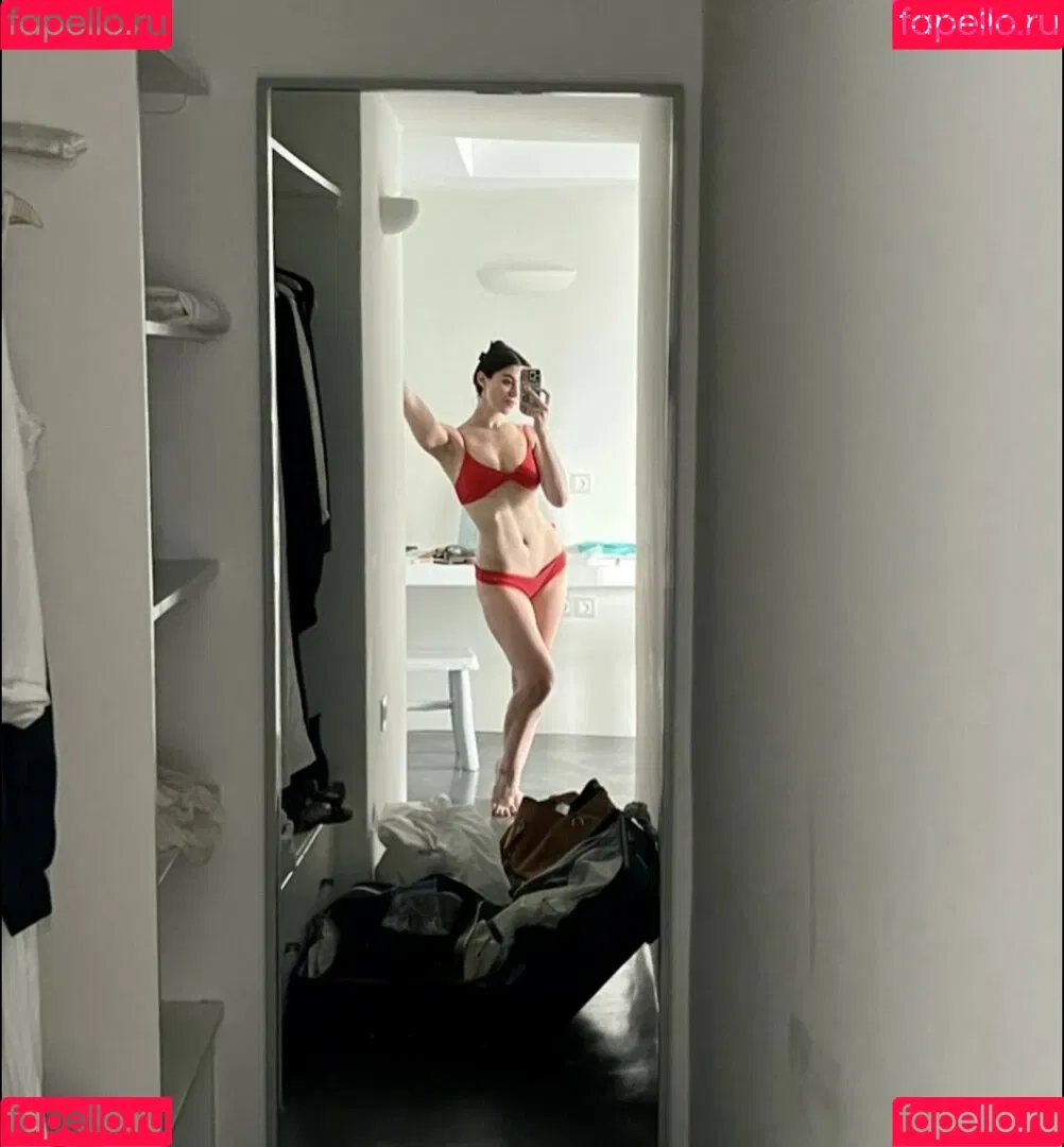 Kira Kosarin / kira_kosarin / kirakosarin Onlyfans Photo Gallery 