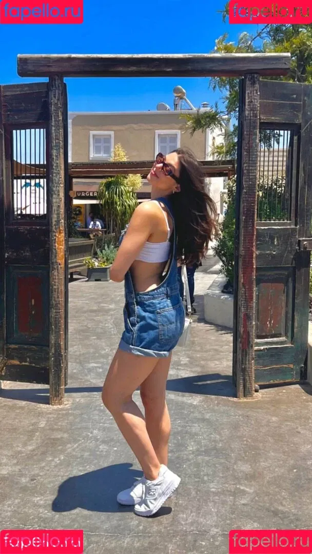 Kira Kosarin / kira_kosarin / kirakosarin Onlyfans Photo Gallery 