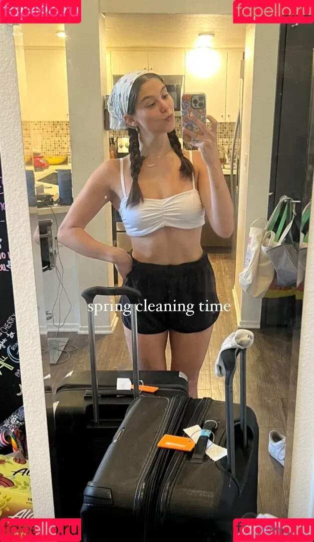 Kira Kosarin / kira_kosarin / kirakosarin Onlyfans Photo Gallery 