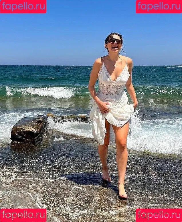 Kira Kosarin / kira_kosarin / kirakosarin Onlyfans Photo Gallery 