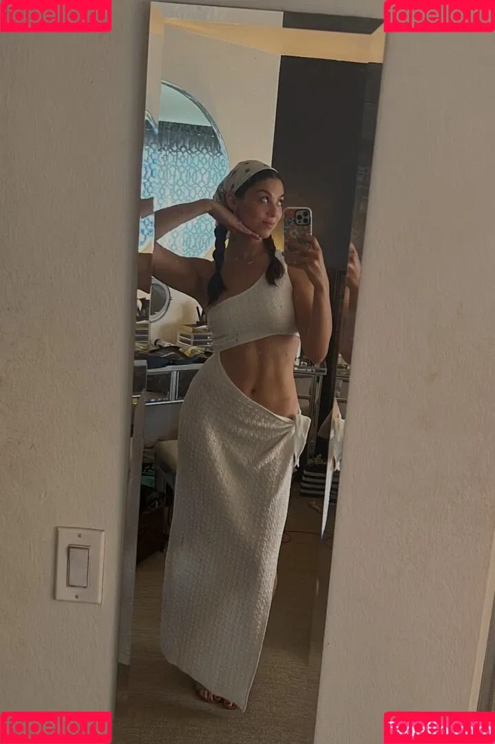 Kira Kosarin / kira_kosarin / kirakosarin Onlyfans Photo Gallery 