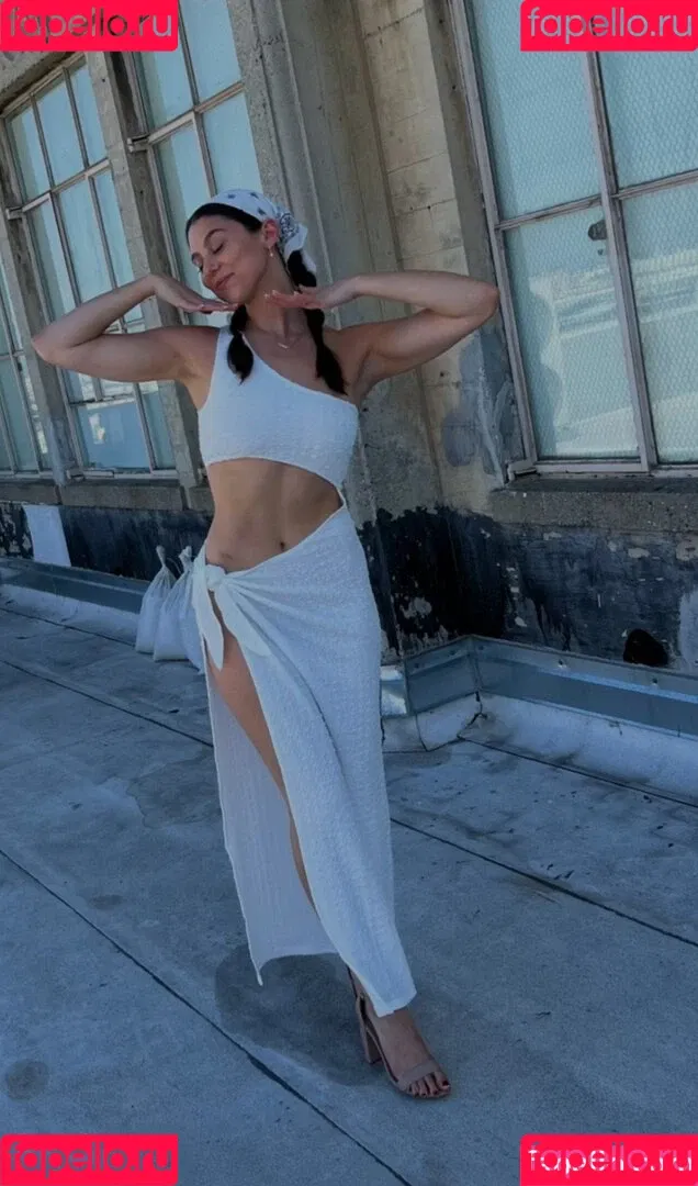 Kira Kosarin / kira_kosarin / kirakosarin Onlyfans Photo Gallery 