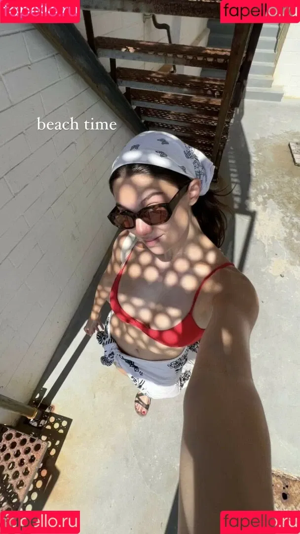 Kira Kosarin / kira_kosarin / kirakosarin Onlyfans Photo Gallery 
