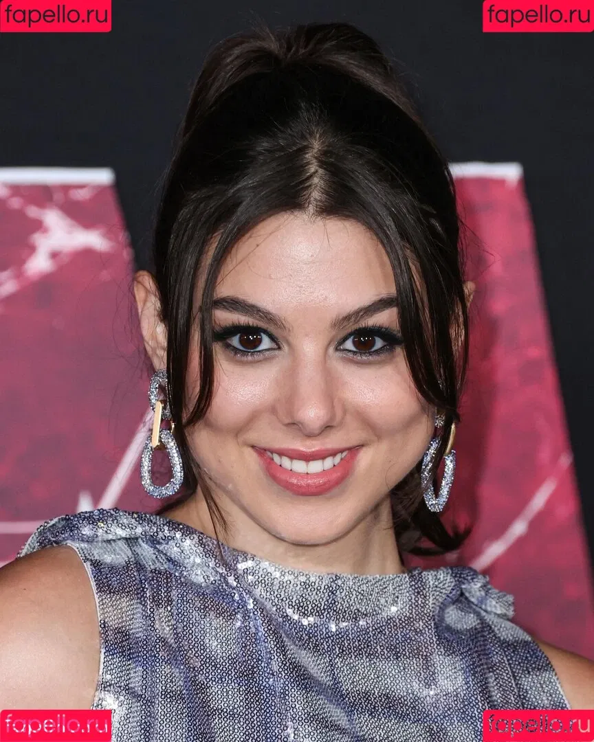 Kira Kosarin / kira_kosarin / kirakosarin Onlyfans Photo Gallery 