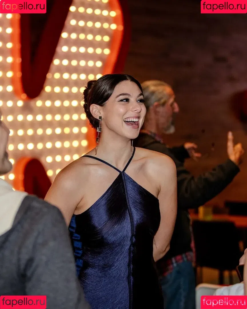 Kira Kosarin / kira_kosarin / kirakosarin Onlyfans Photo Gallery 