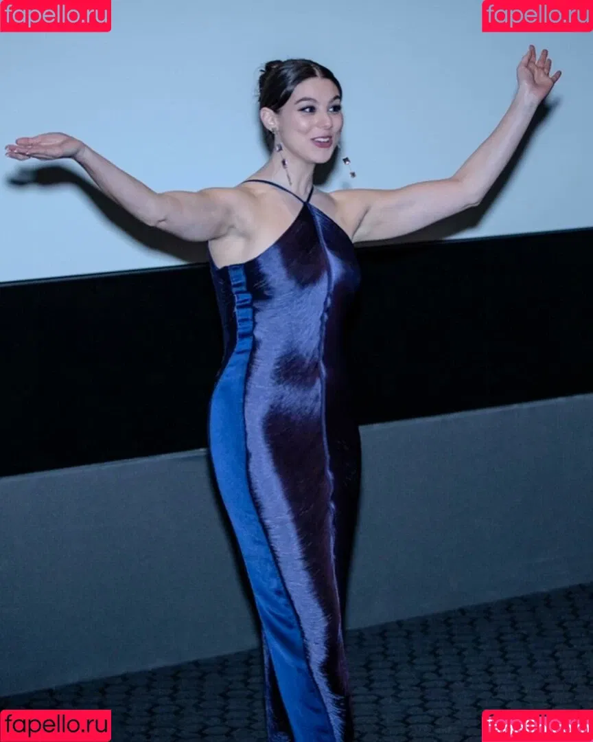 Kira Kosarin / kira_kosarin / kirakosarin Onlyfans Photo Gallery 