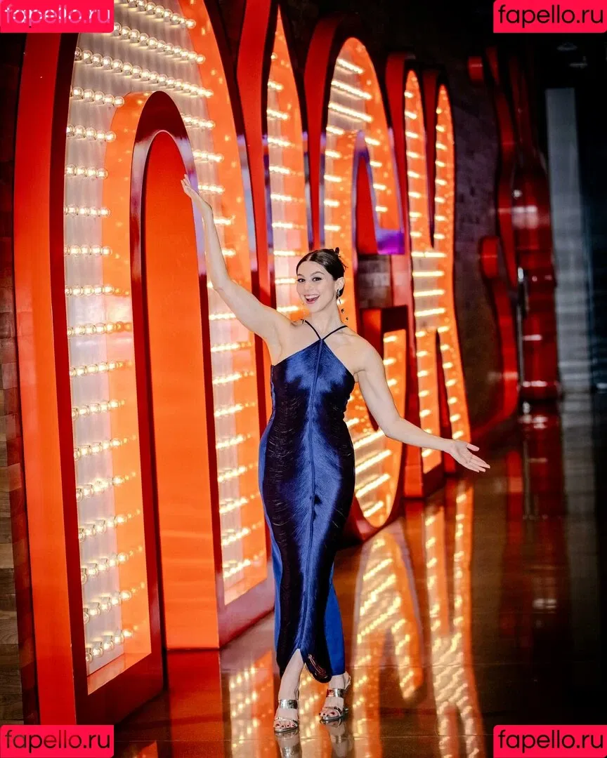 Kira Kosarin / kira_kosarin / kirakosarin Onlyfans Photo Gallery 