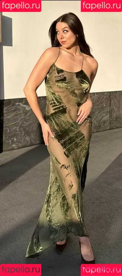 Kira Kosarin / kira_kosarin / kirakosarin Onlyfans Photo Gallery 