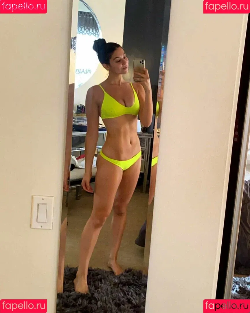 Kira Kosarin / kira_kosarin / kirakosarin Onlyfans Photo Gallery 