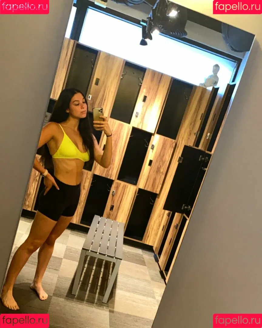 Kira Kosarin / kira_kosarin / kirakosarin Onlyfans Photo Gallery 