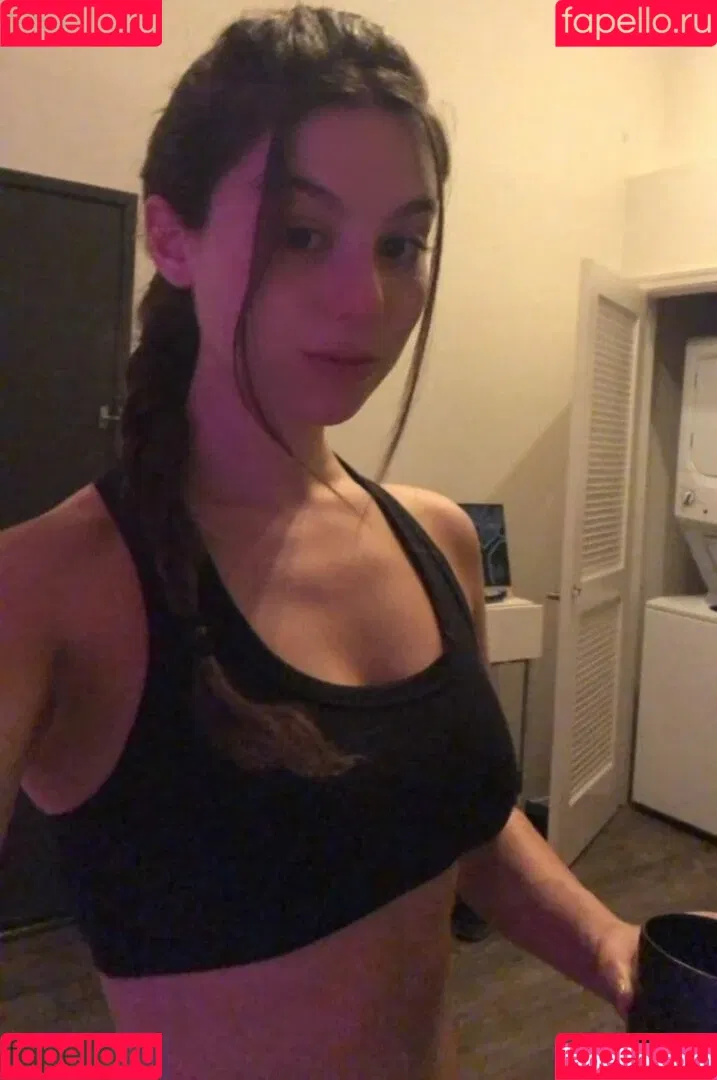 Kira Kosarin / kira_kosarin / kirakosarin Onlyfans Photo Gallery 