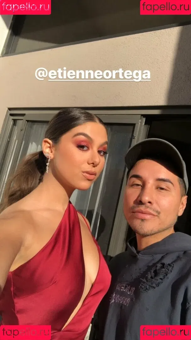 Kira Kosarin / kira_kosarin / kirakosarin Onlyfans Photo Gallery 