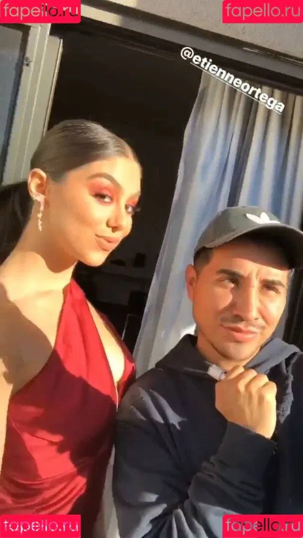 Kira Kosarin / kira_kosarin / kirakosarin Onlyfans Photo Gallery 