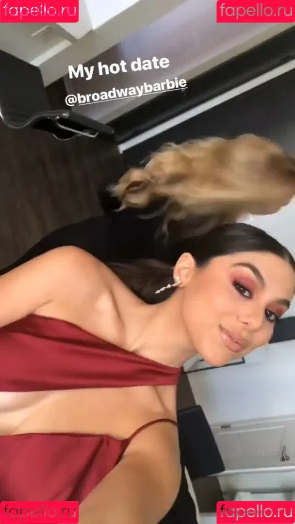 Kira Kosarin / kira_kosarin / kirakosarin Onlyfans Photo Gallery 