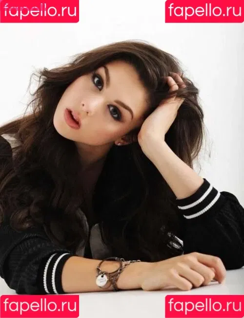 Kira Kosarin / kira_kosarin / kirakosarin Onlyfans Photo Gallery 