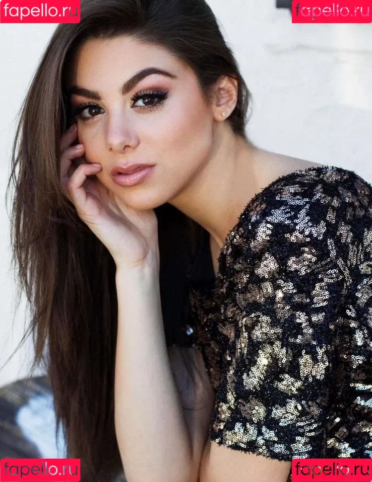 Kira Kosarin / kira_kosarin / kirakosarin Onlyfans Photo Gallery 