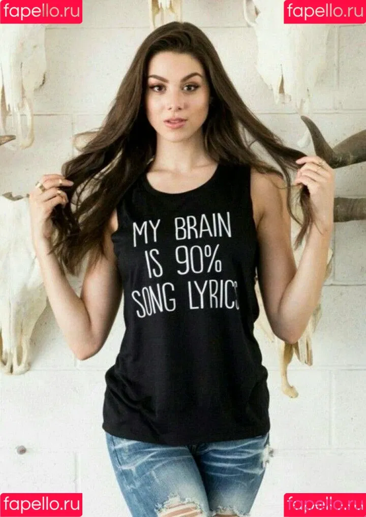 Kira Kosarin / kira_kosarin / kirakosarin Onlyfans Photo Gallery 