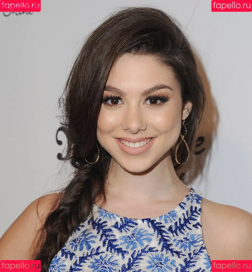Kira Kosarin / kira_kosarin / kirakosarin Onlyfans Photo Gallery 