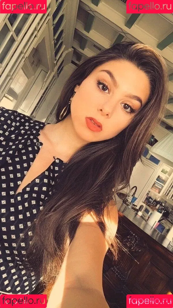 Kira Kosarin / kira_kosarin / kirakosarin Onlyfans Photo Gallery 