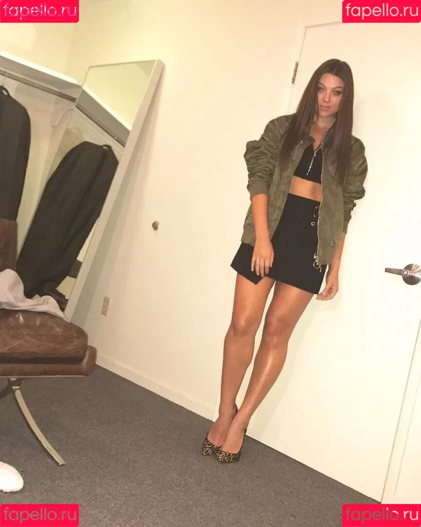 Kira Kosarin / kira_kosarin / kirakosarin Onlyfans Photo Gallery 