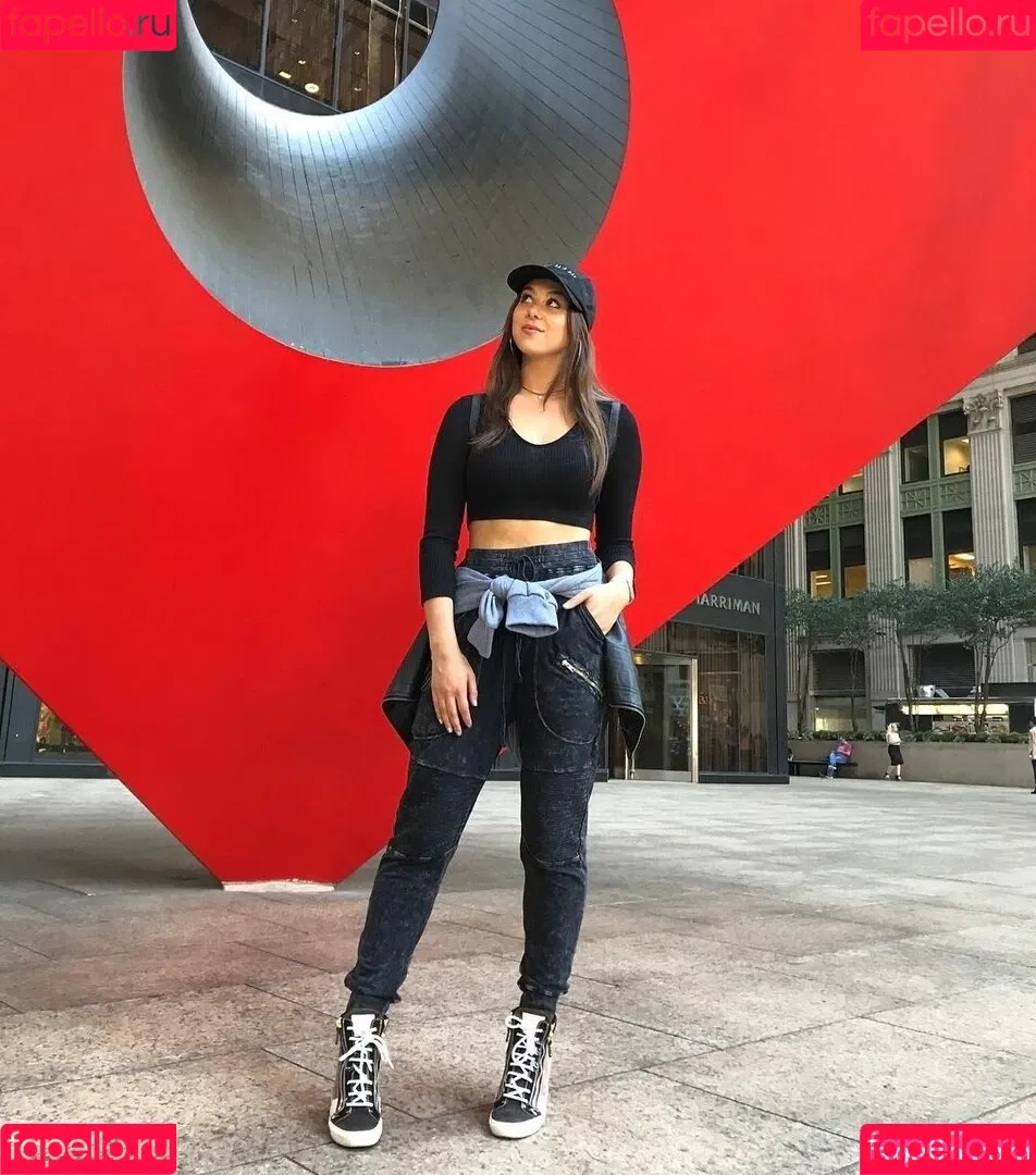 Kira Kosarin / kira_kosarin / kirakosarin Onlyfans Photo Gallery 