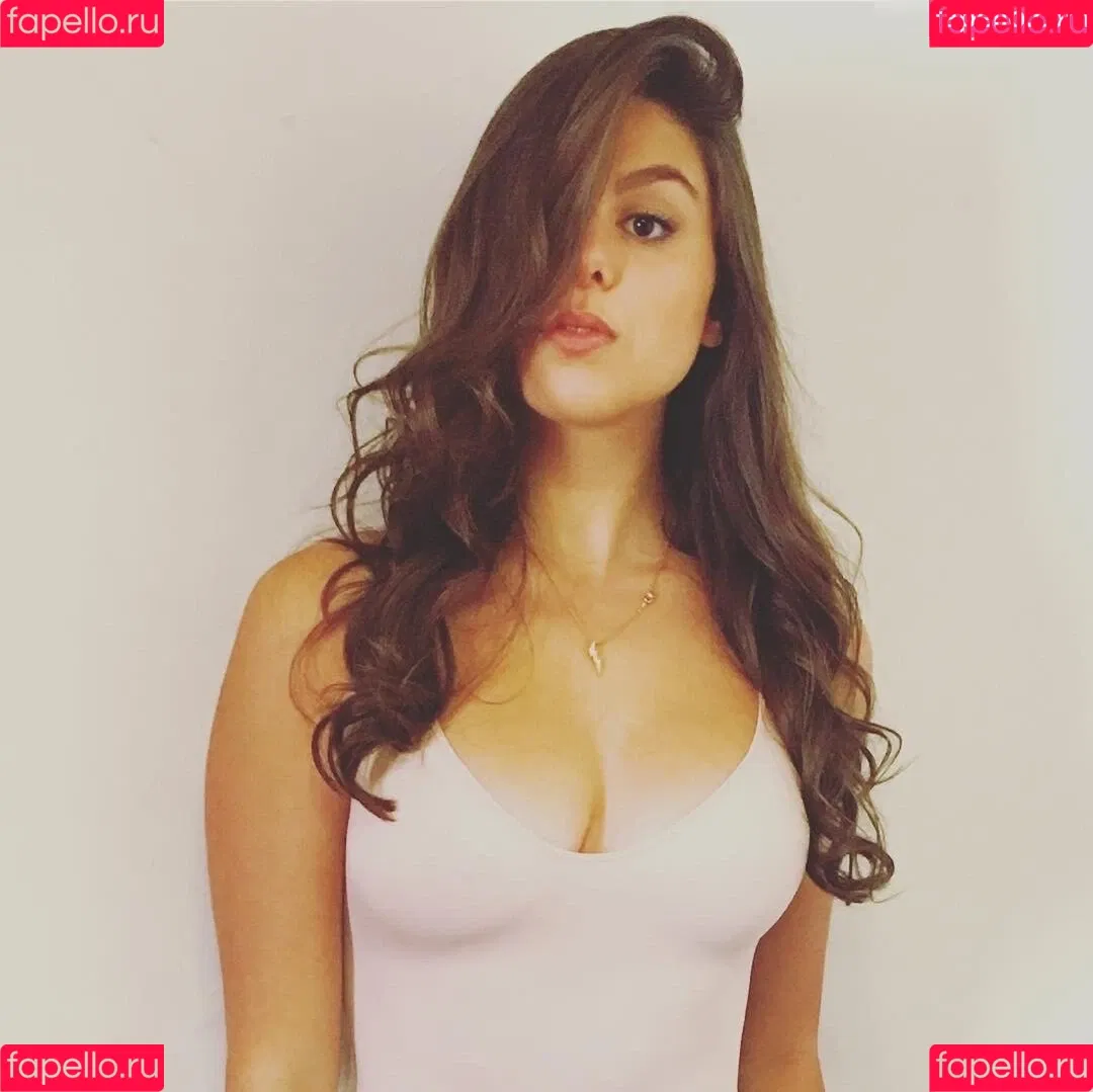 Kira Kosarin / kira_kosarin / kirakosarin Onlyfans Photo Gallery 