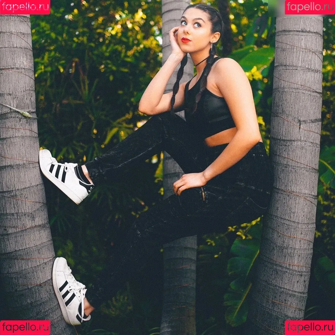 Kira Kosarin / kira_kosarin / kirakosarin Onlyfans Photo Gallery 