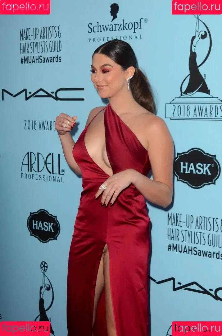 Kira Kosarin / kira_kosarin / kirakosarin Onlyfans Photo Gallery 