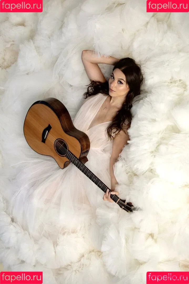 Kira Kosarin / kira_kosarin / kirakosarin Onlyfans Photo Gallery 