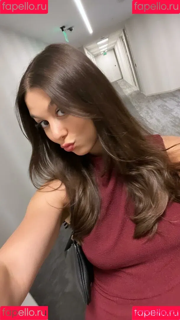 Kira Kosarin / kira_kosarin / kirakosarin Onlyfans Photo Gallery 