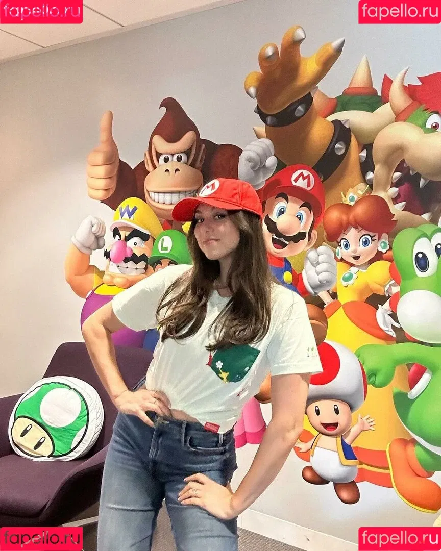 Kira Kosarin / kira_kosarin / kirakosarin Onlyfans Photo Gallery 