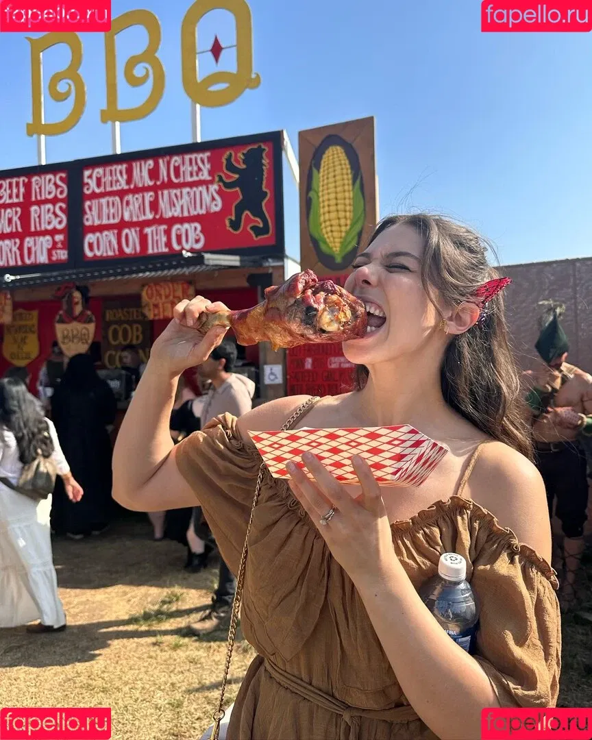 Kira Kosarin / kira_kosarin / kirakosarin Onlyfans Photo Gallery 