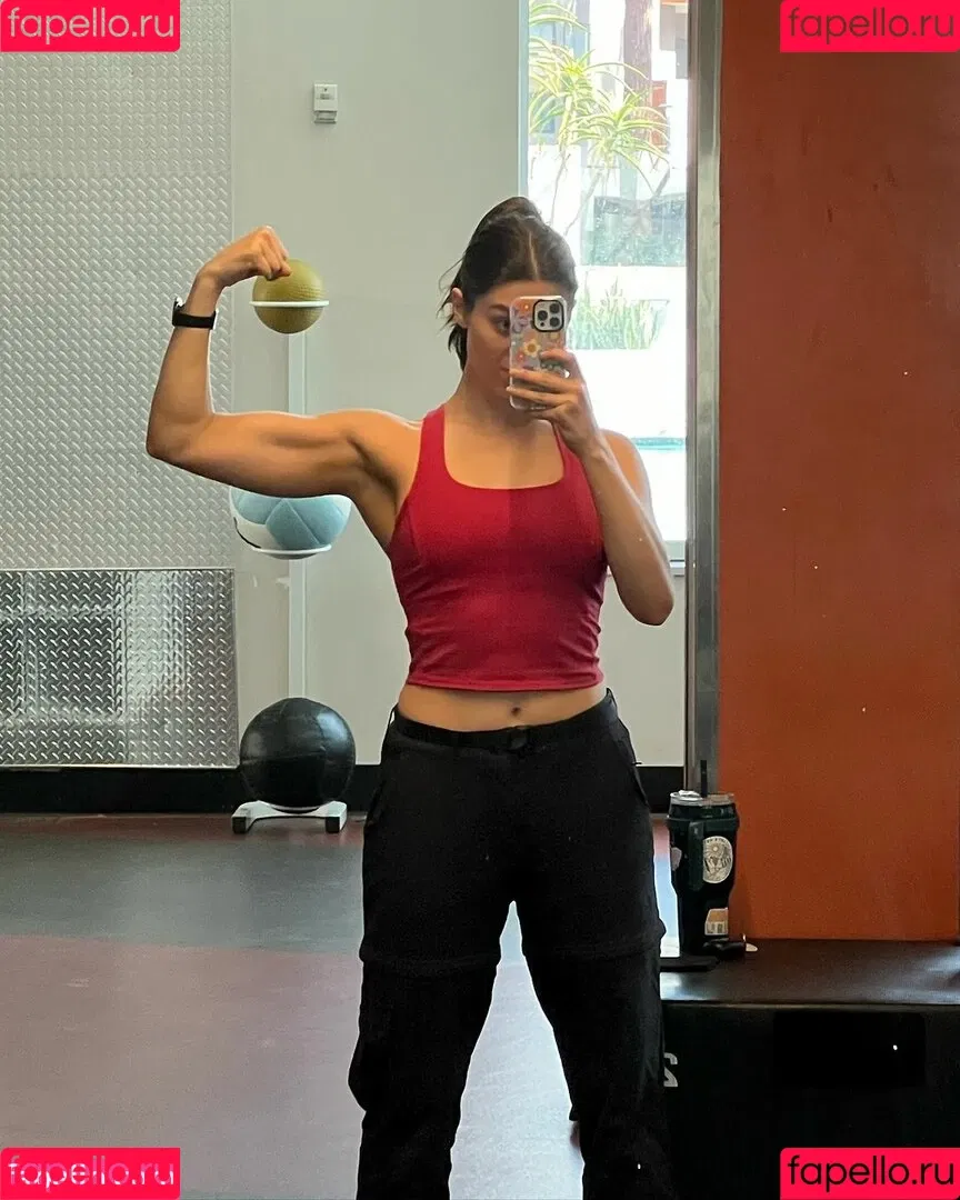 Kira Kosarin / kira_kosarin / kirakosarin Onlyfans Photo Gallery 