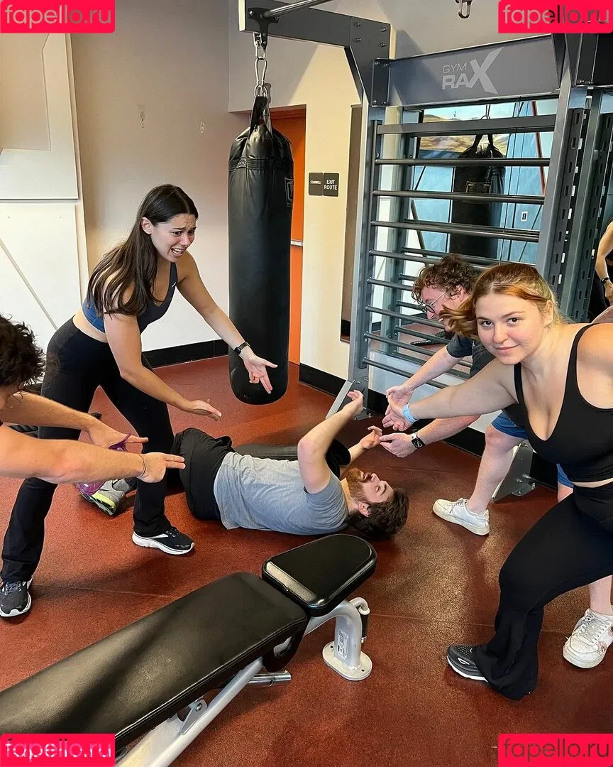 Kira Kosarin / kira_kosarin / kirakosarin Onlyfans Photo Gallery 