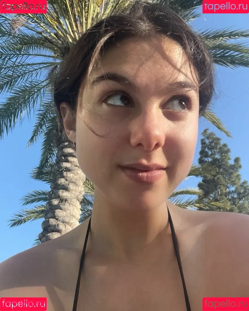 Kira Kosarin / kira_kosarin / kirakosarin Onlyfans Photo Gallery 