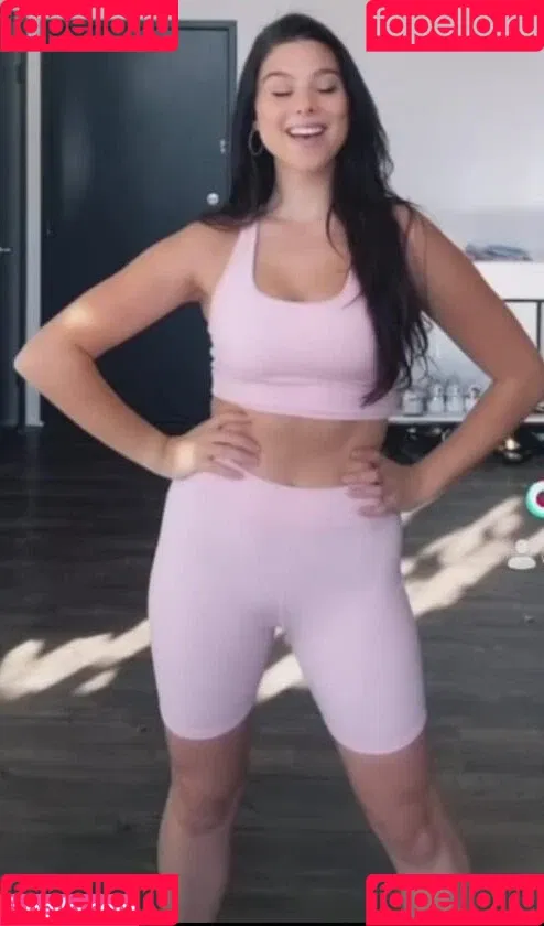 Kira Kosarin / kira_kosarin / kirakosarin Onlyfans Photo Gallery 