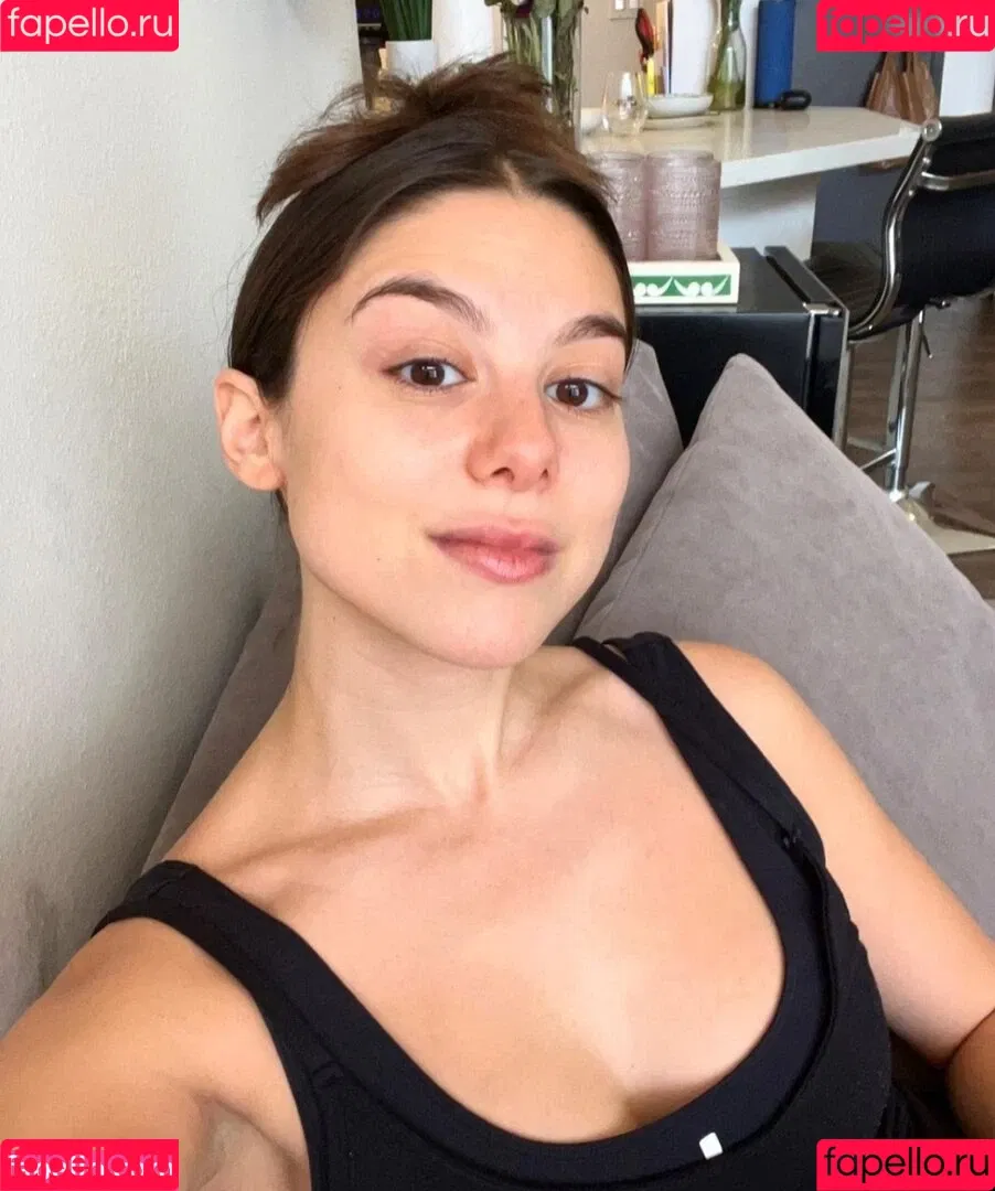 Kira Kosarin / kira_kosarin / kirakosarin Onlyfans Photo Gallery 