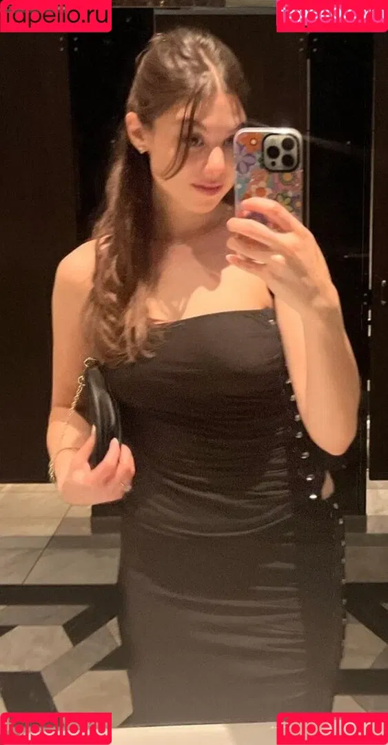Kira Kosarin / kira_kosarin / kirakosarin Onlyfans Photo Gallery 