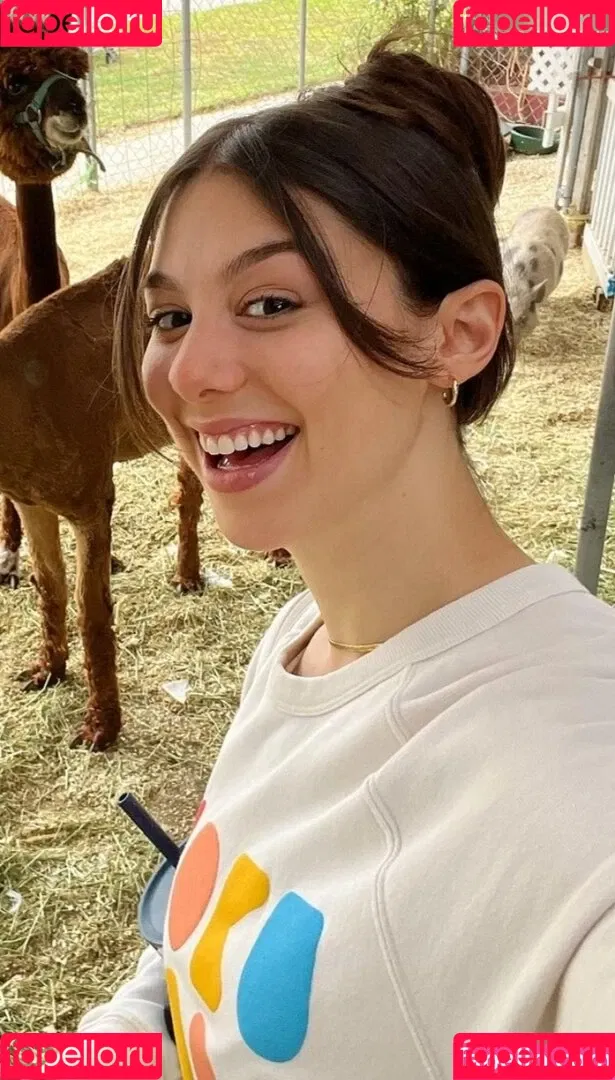 Kira Kosarin / kira_kosarin / kirakosarin Onlyfans Photo Gallery 