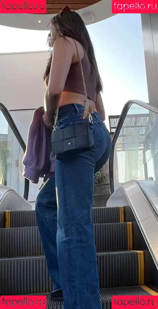 Kira Kosarin / kira_kosarin / kirakosarin Onlyfans Photo Gallery 
